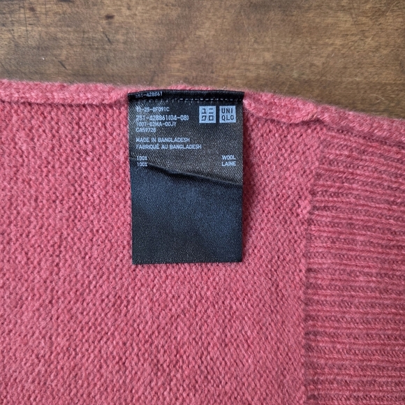 New With Tags: UNIQLO Premium Lambswool Crew Neck Sweater– Size XS – Salmon Pink - Picture 7 of 7